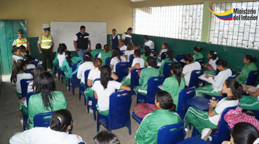 Encuentran droga en colegio de Quevedo