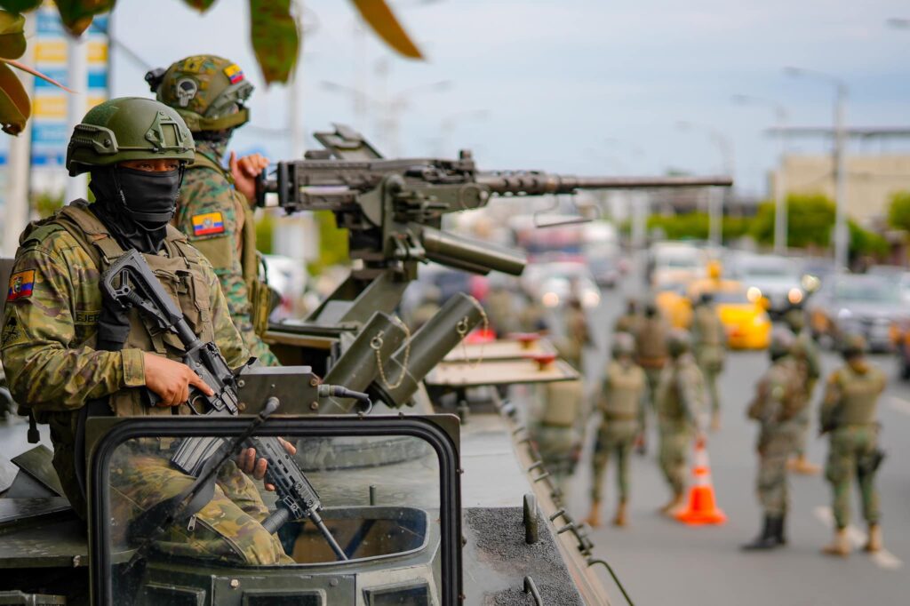 Tanques de guerra en Manta