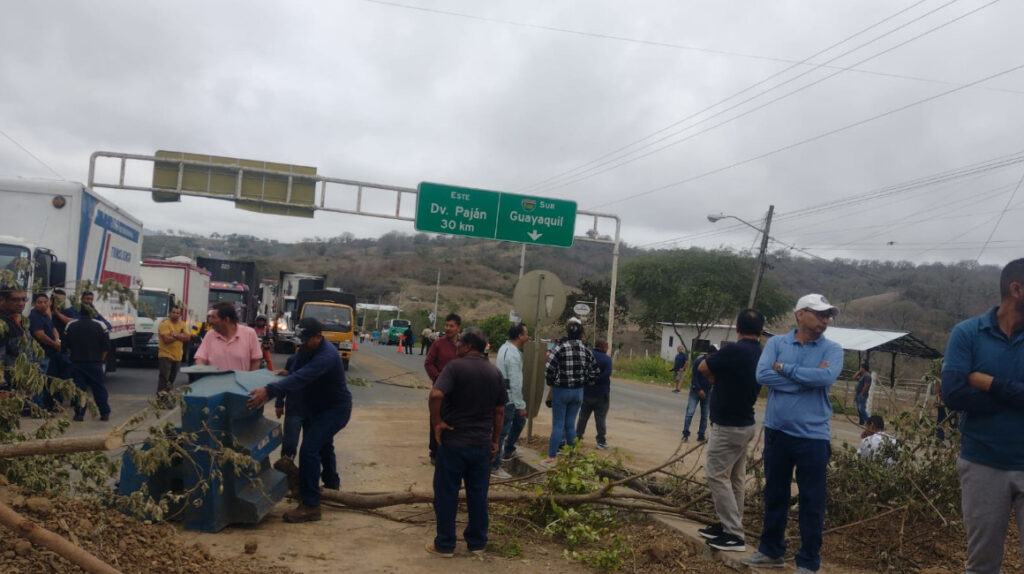 Cierre de vía Jipijapa-Guayaquil