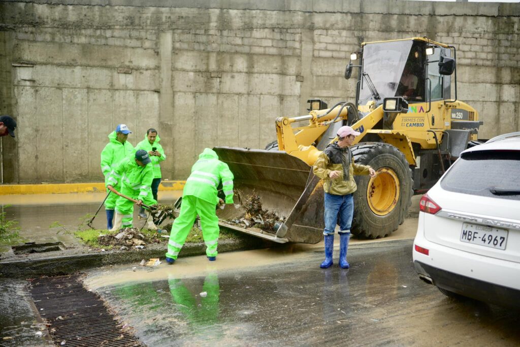 Manta intervenida por lluvias